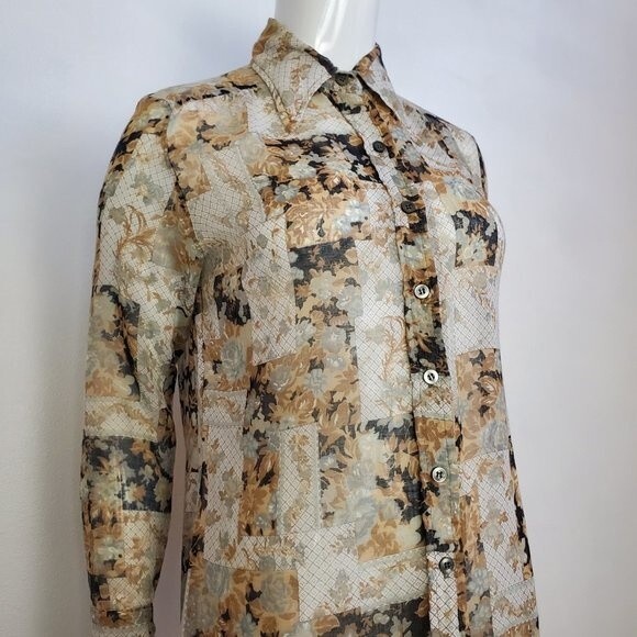 Vintage 70s Floral Semi-Sheer Button-Up - Picture 4 of 5